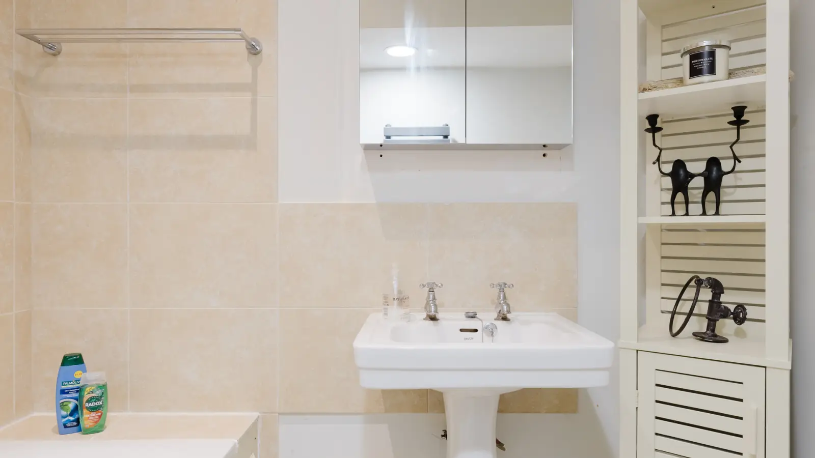 Flat Howitt Road in Greater London