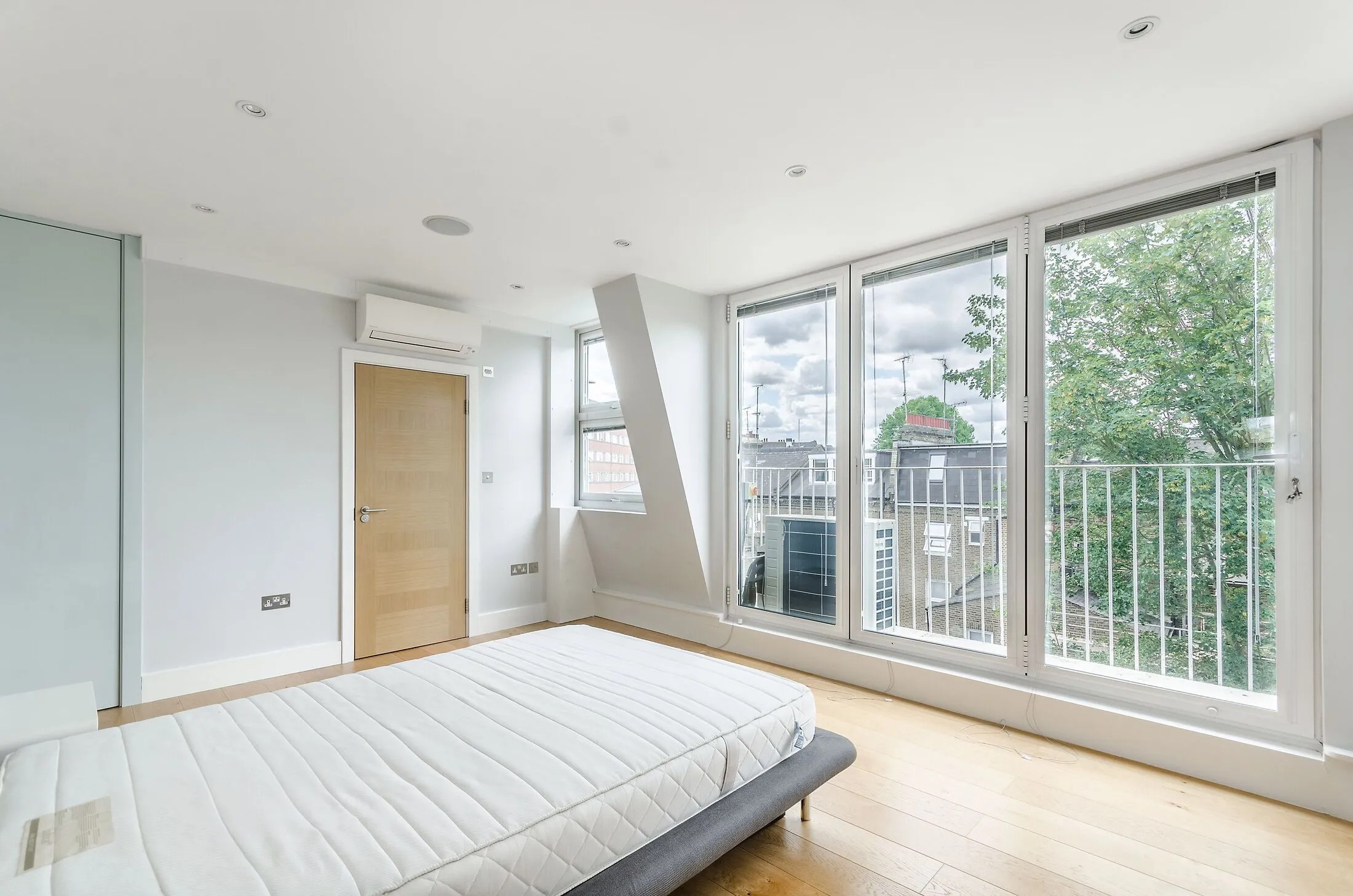 Flat Gunterstone Road in Greater London