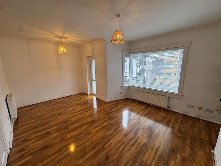 Flat Lochlea Road in Glasgow