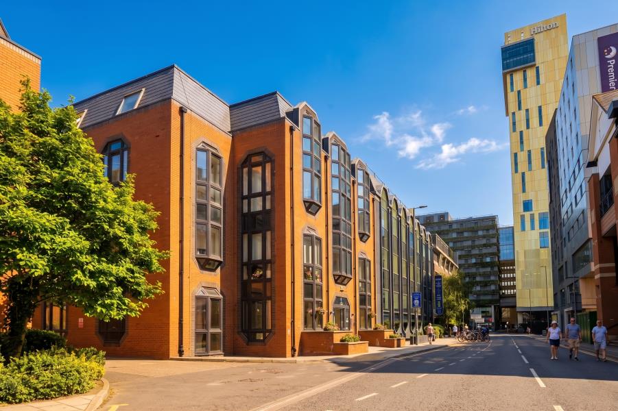 Flat Church Street West in Woking