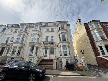 Flat Clarendon Road in Portsmouth