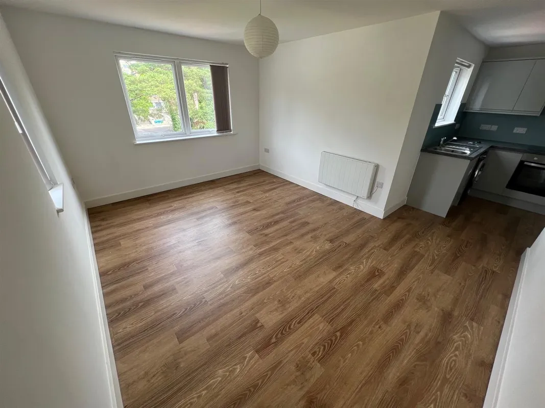 Flat Branksome Wood Road in Bournemouth