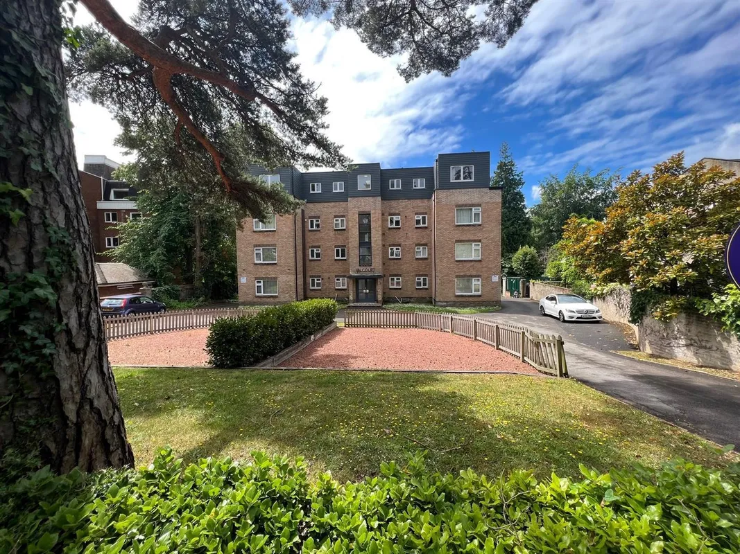 Flat Branksome Wood Road in Bournemouth