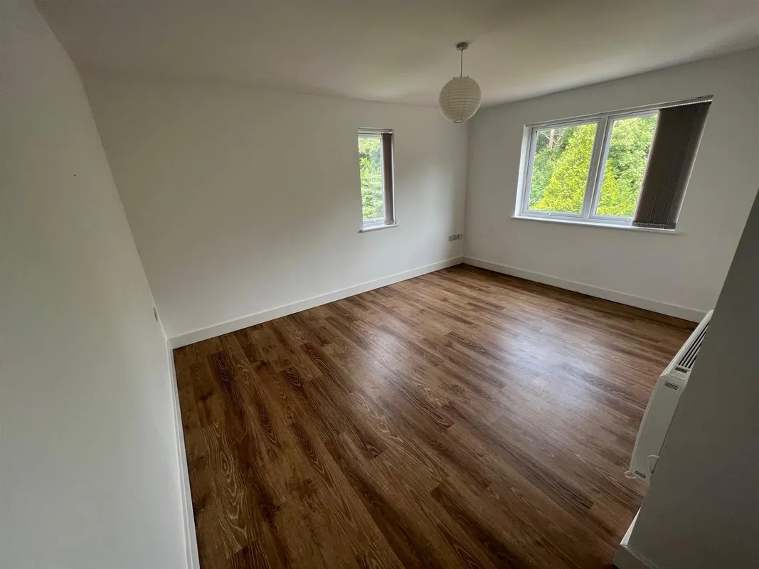 Flat Branksome Wood Road in Bournemouth