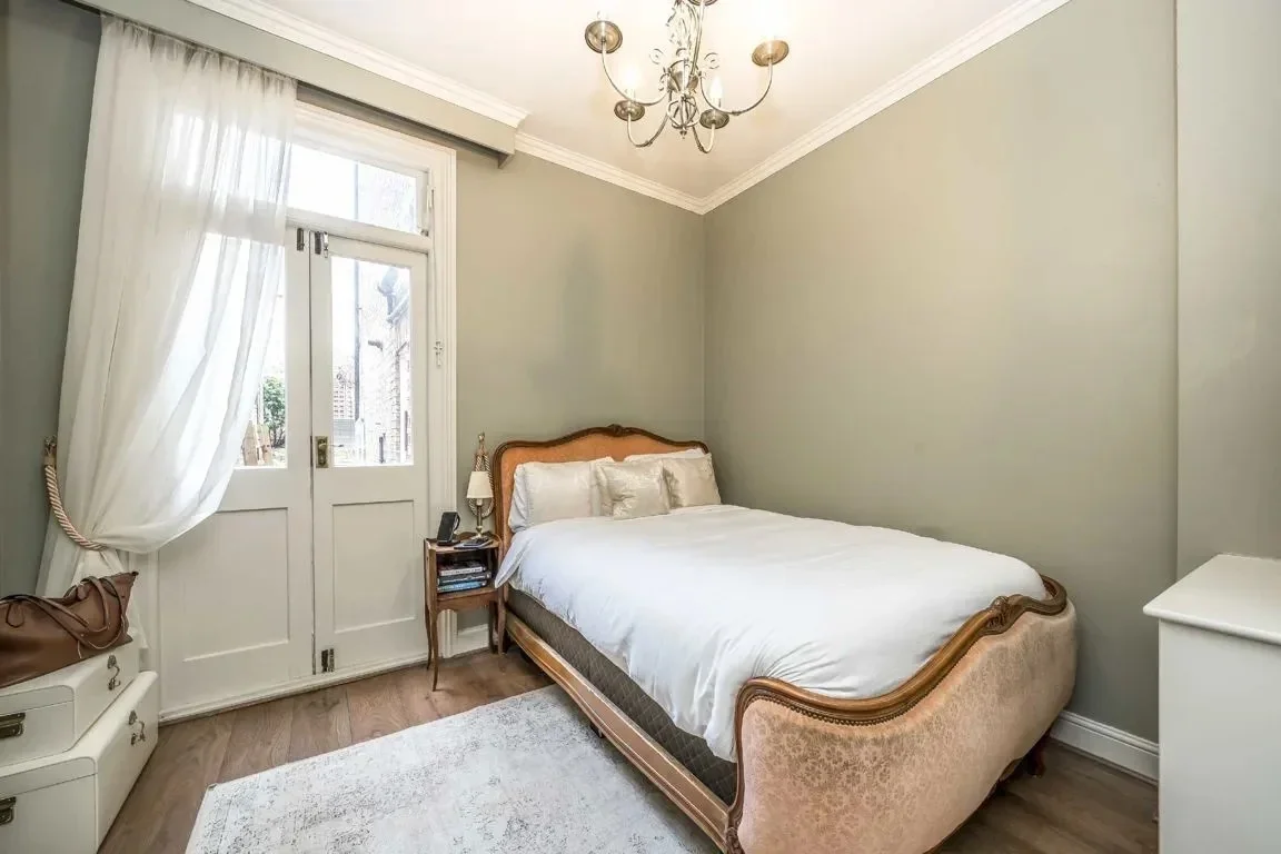 Flat Gayville Road in Greater London
