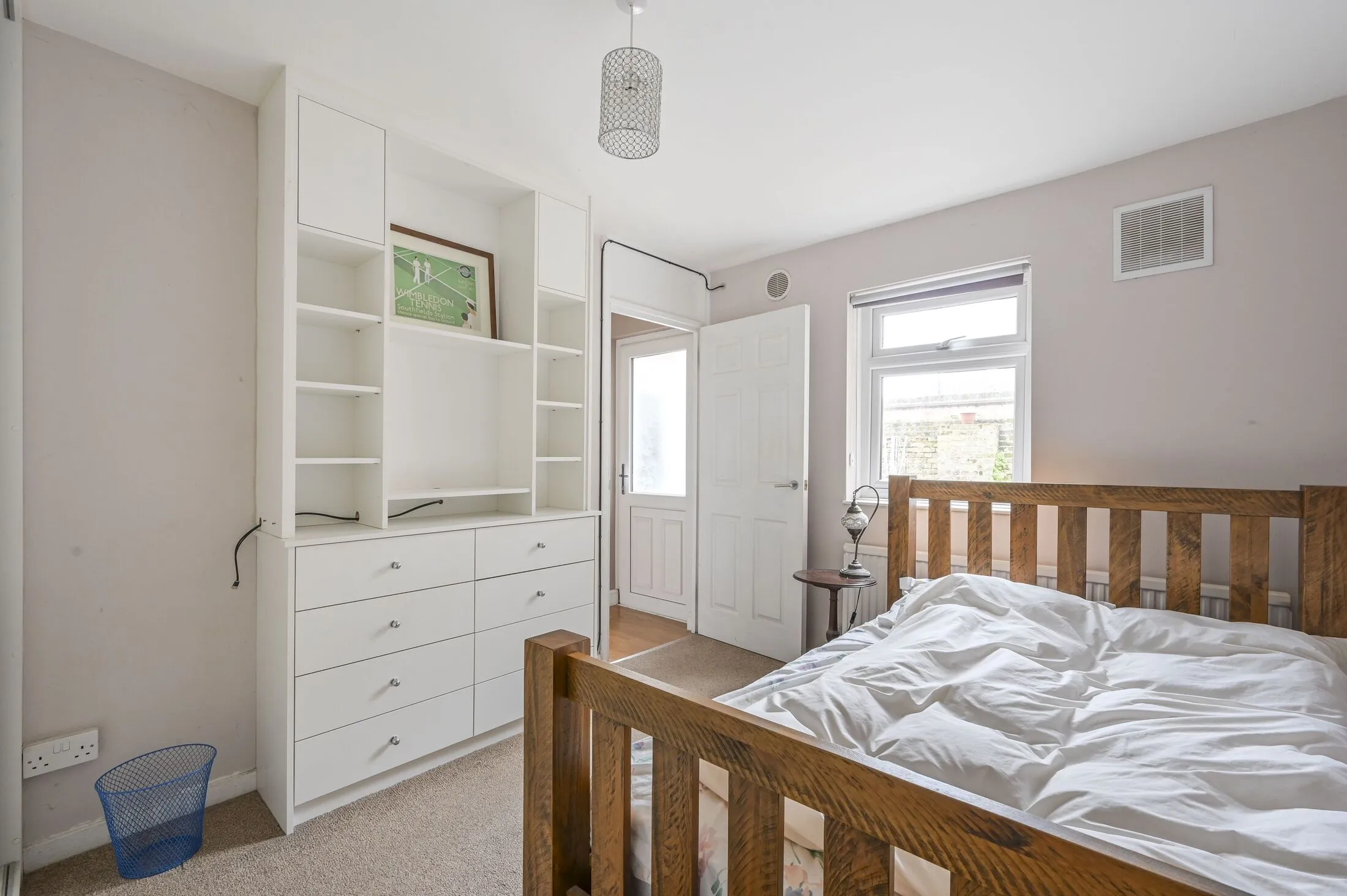 Flat Garnet Street in Greater London