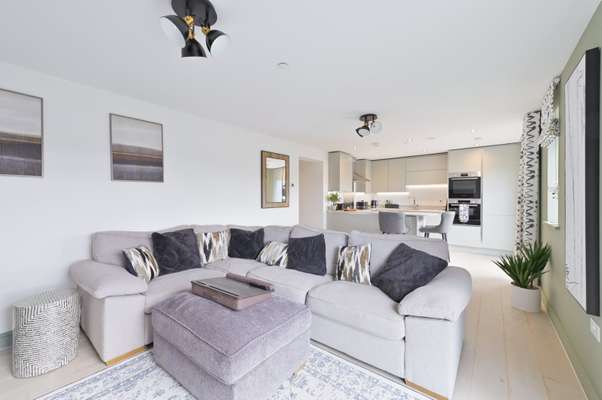 Flat Lansdown Road in Cheltenham