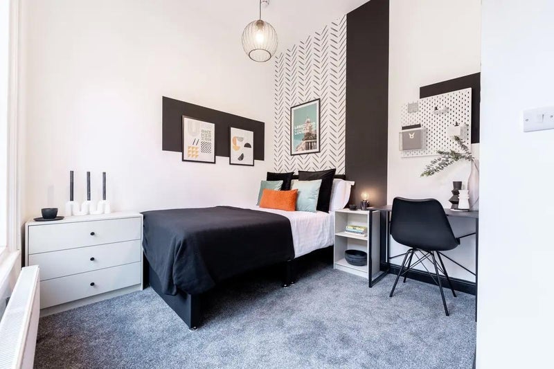 Room Headingley Avenue in Leeds