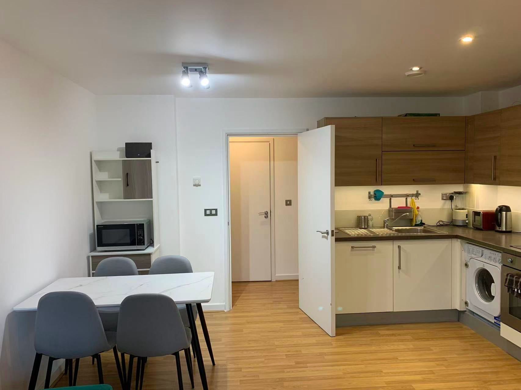 Flat Rushton Walk in Greater London
