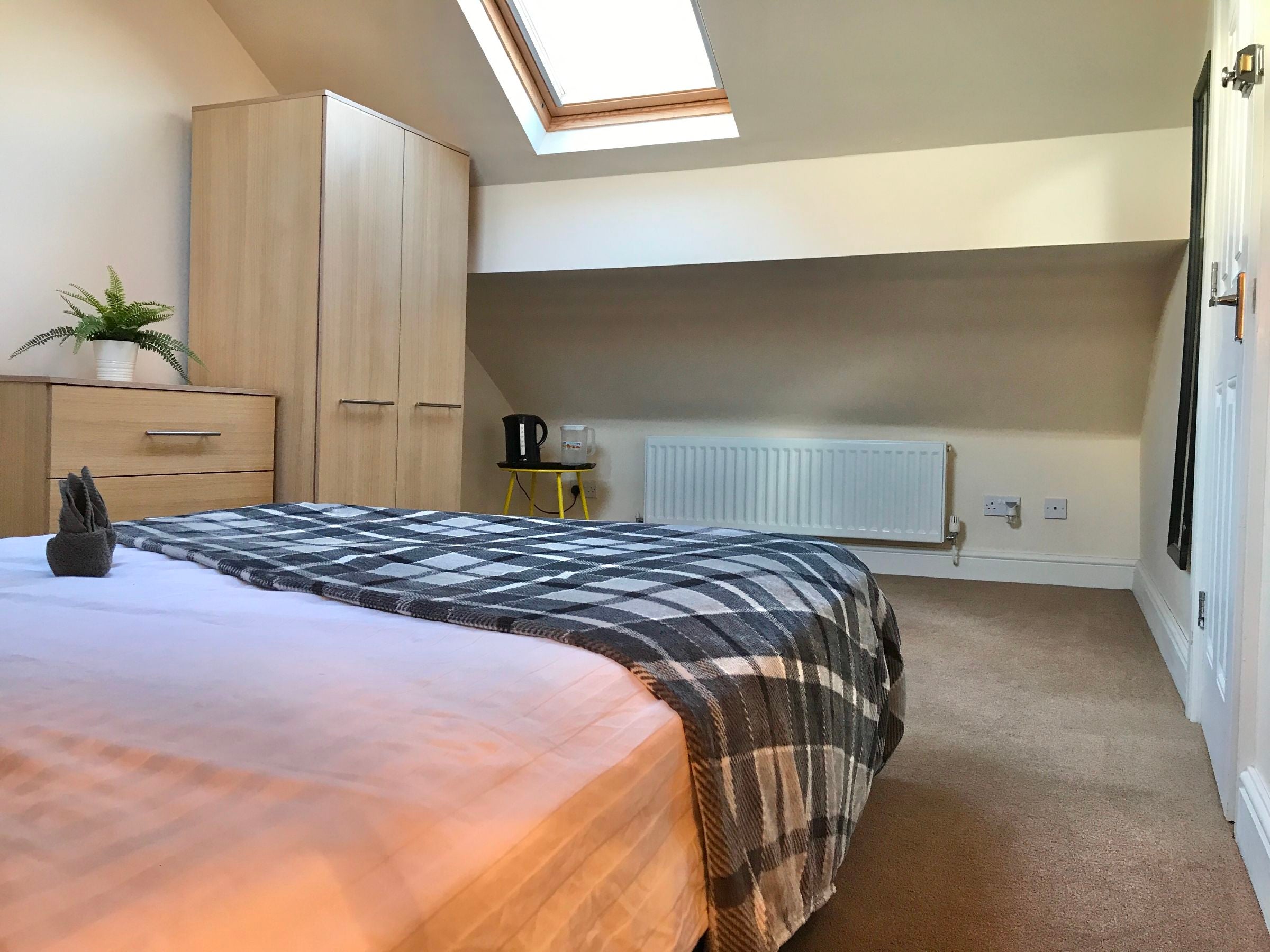 Room Gainsborough Road in Crewe
