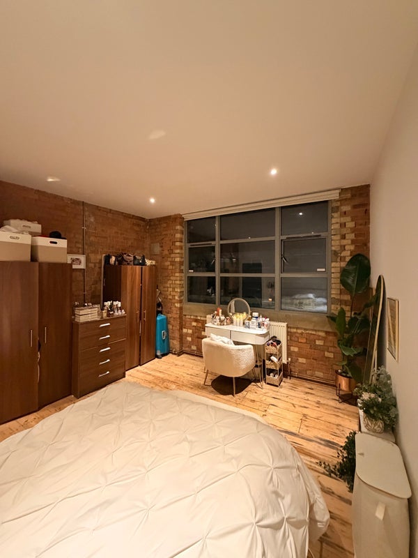 Flat Underwood Street in Greater London