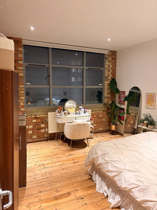 Flat Underwood Street in Greater London