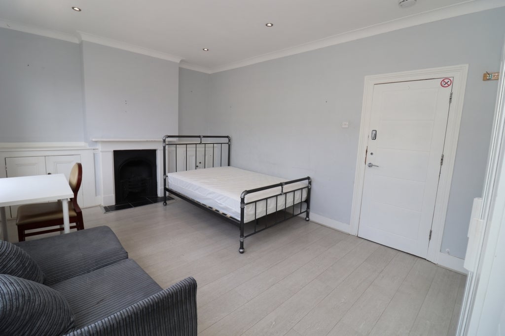 Room Globe Road in Greater London