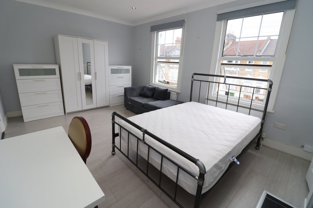 Room Globe Road in Greater London