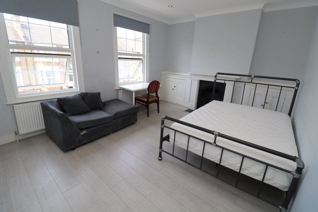 Room Globe Road in Greater London