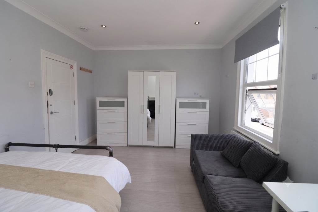 Room Globe Road in Greater London