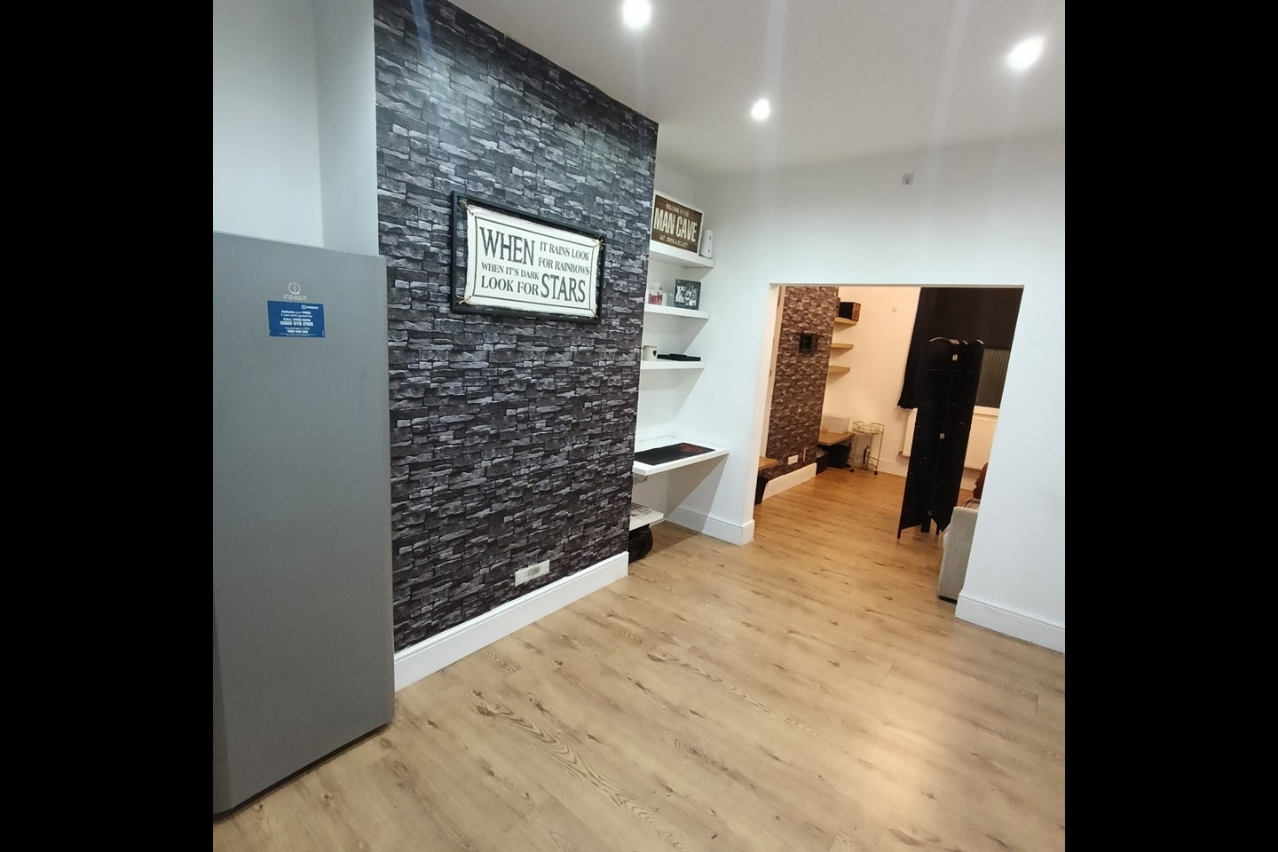 Room Shady Side in Doncaster