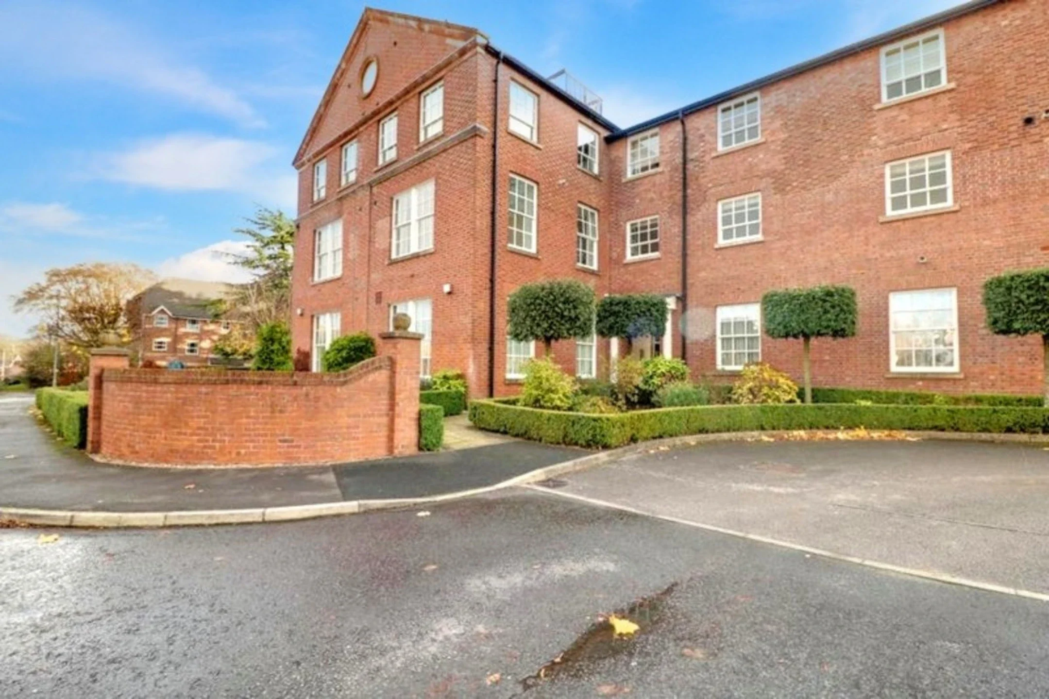 Flat Westholme Close in Congleton