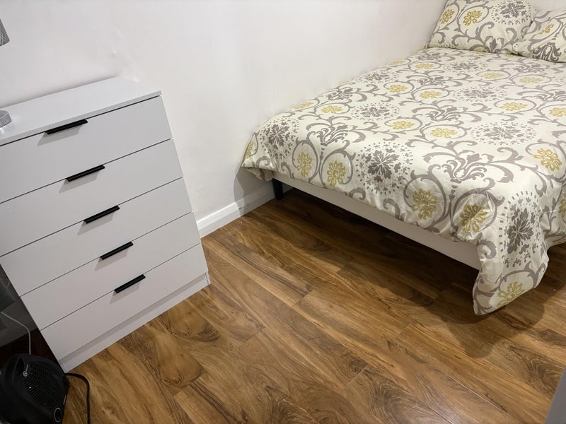 Room Lee High Road in Greater London