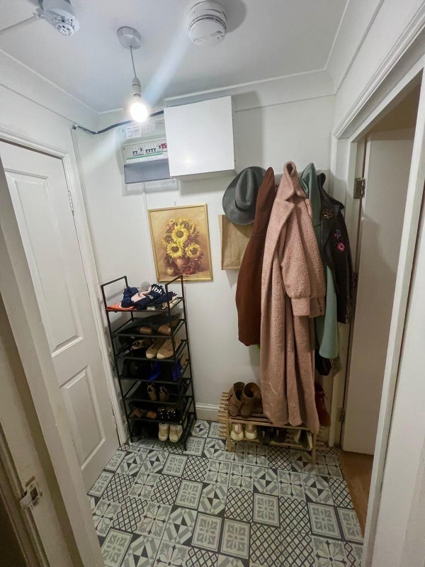 Flat Barnabas Road in Greater London