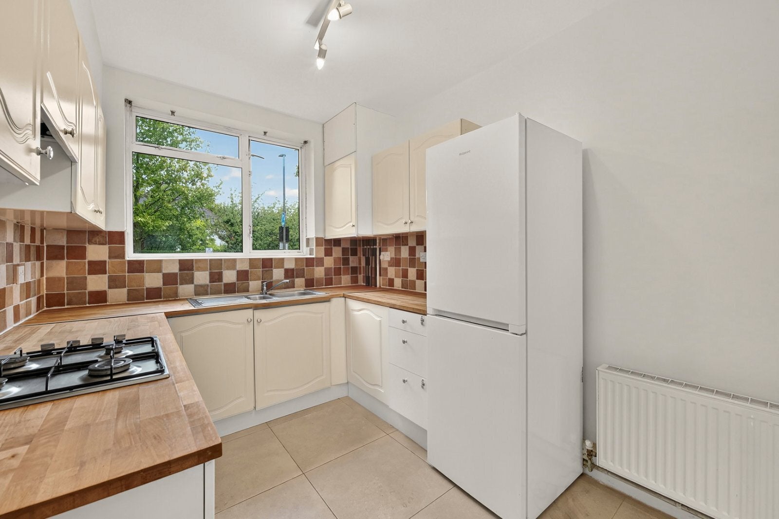 House Chartfield Avenue in Greater London