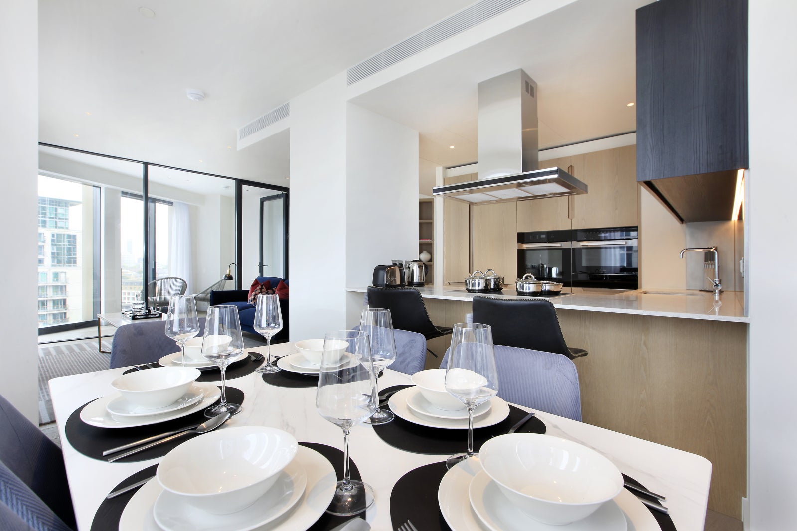 Flat Nine Elms Lane in Greater London