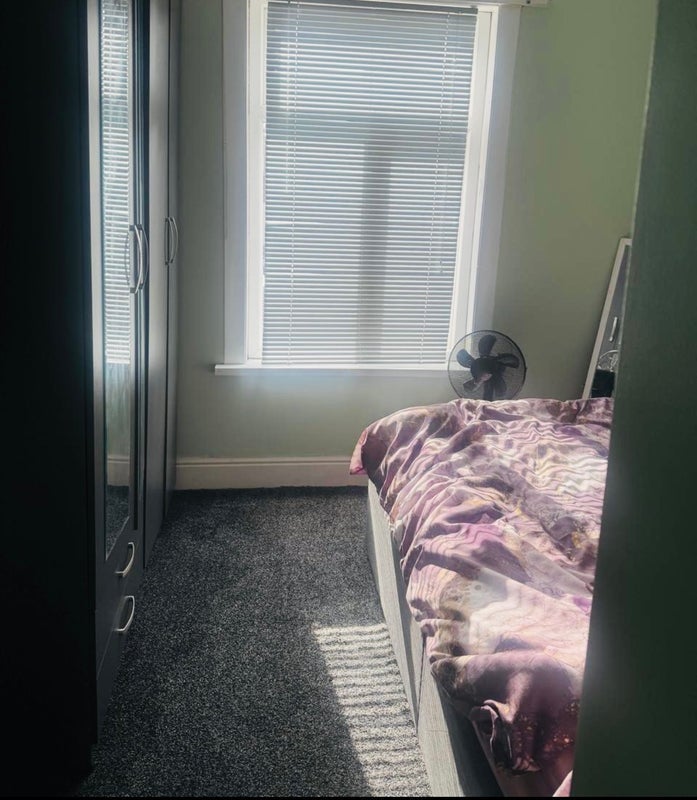 Room Burlington Road in Coventry