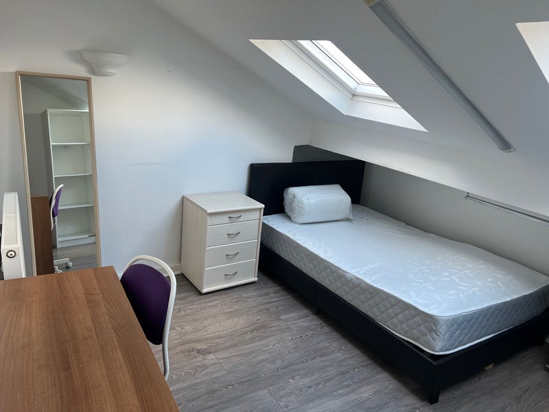 Room Leicester Road in Preston