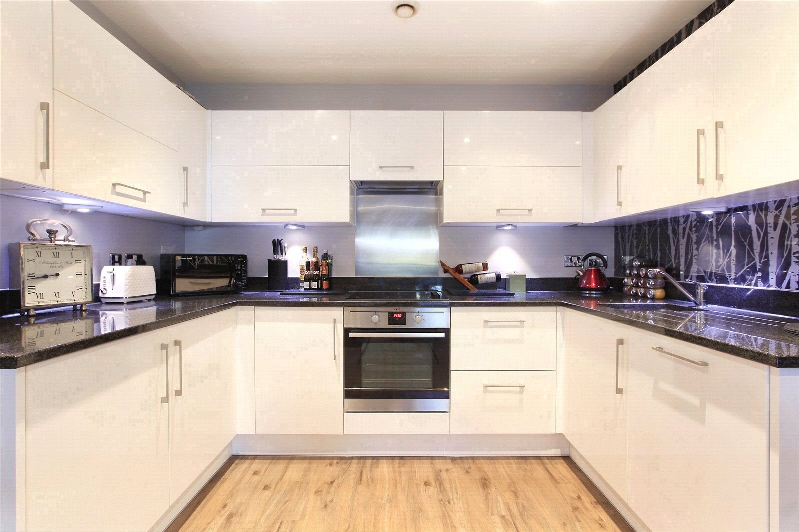 Flat Gwynne Road in Greater London