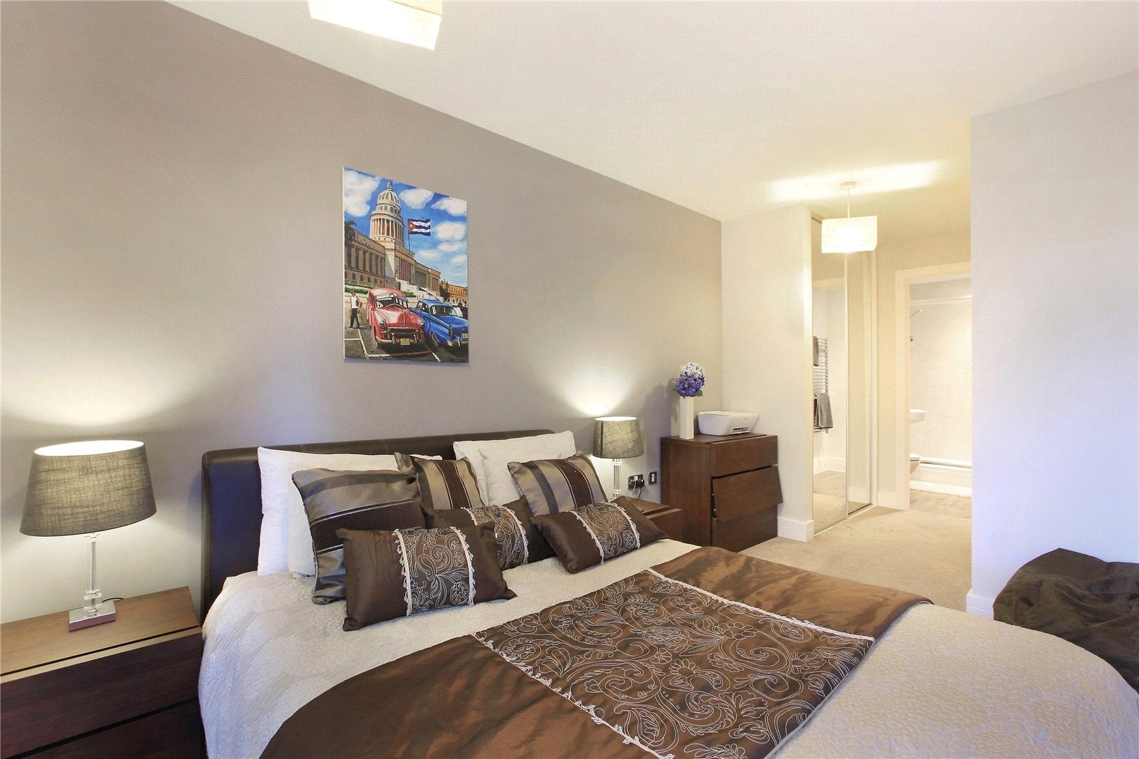 Flat Gwynne Road in Greater London