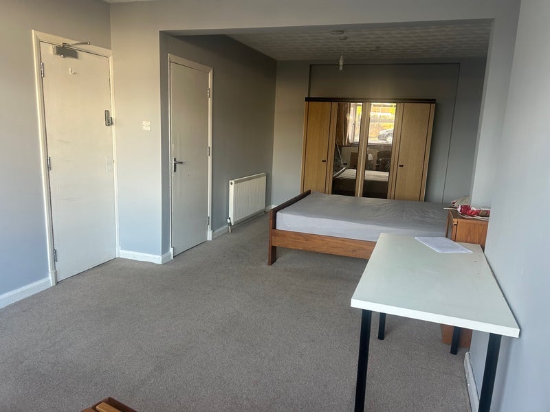 Room Laggan Road in Maidenhead