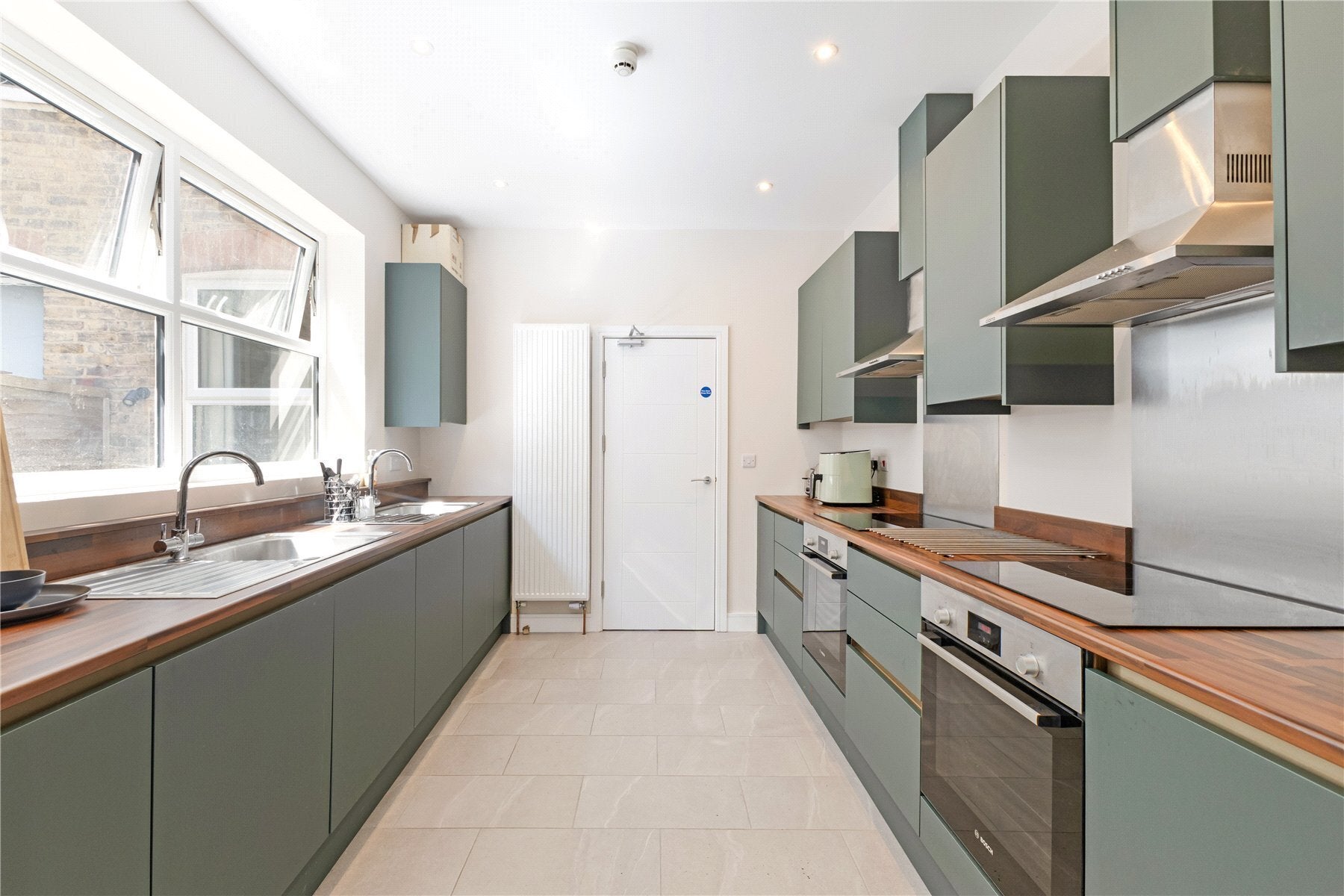 Room Valetta Road in Greater London