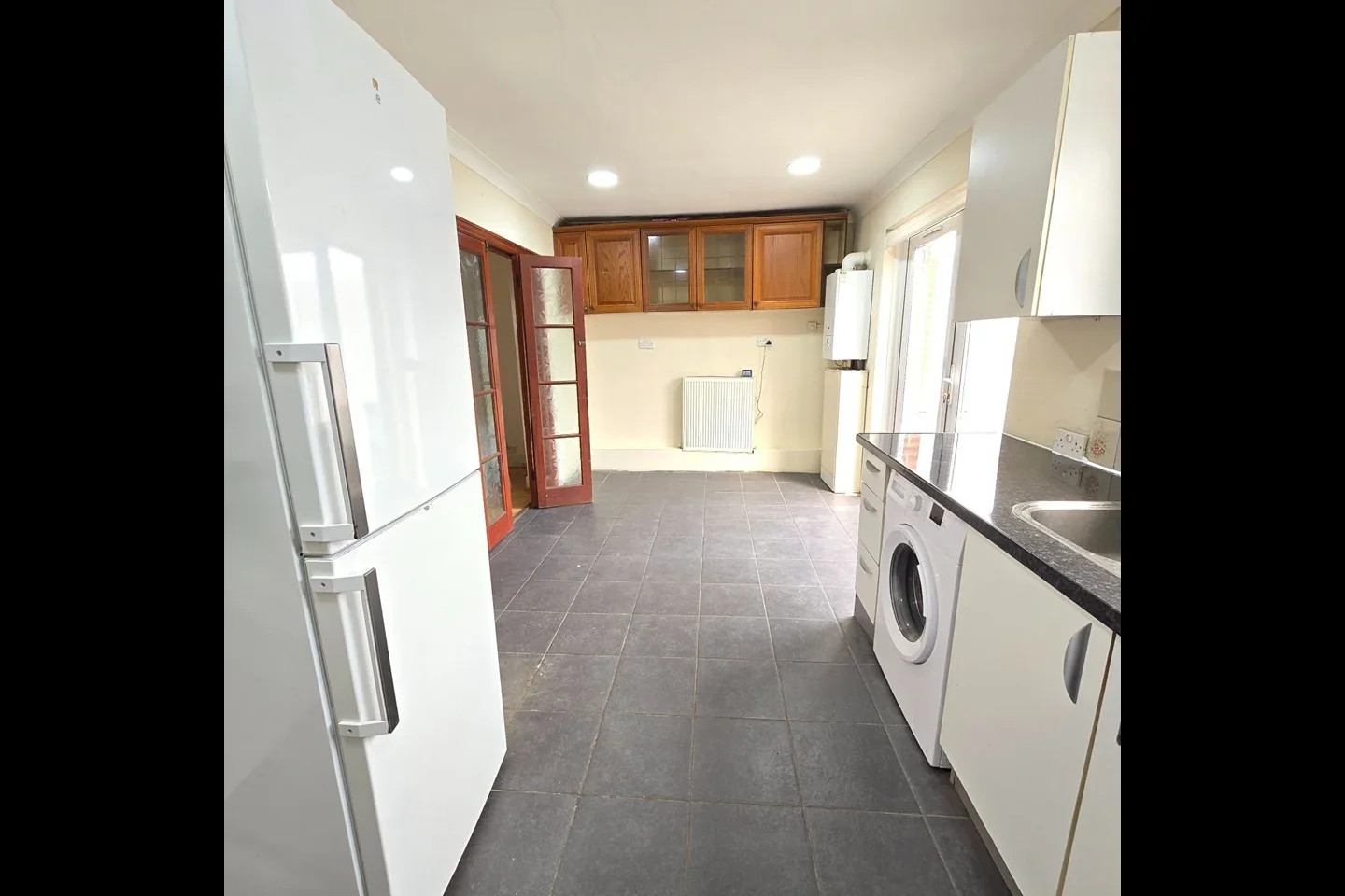 Flat Crownfield Avenue in Greater London