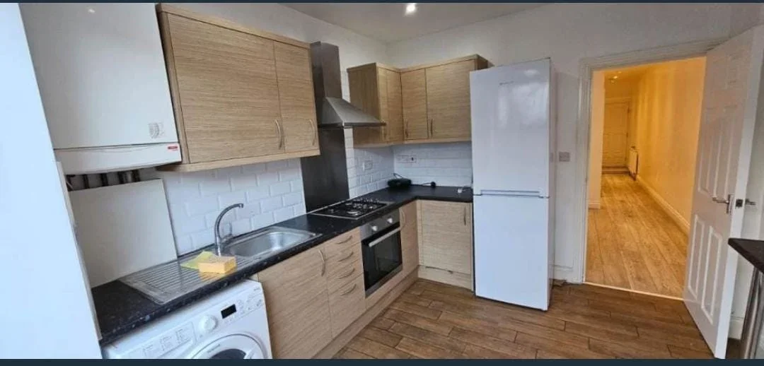 Room Tunley Road in Greater London