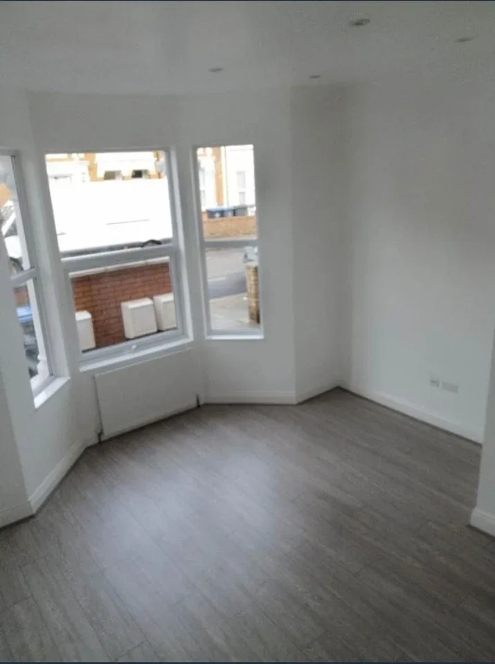 Room Tunley Road in Greater London