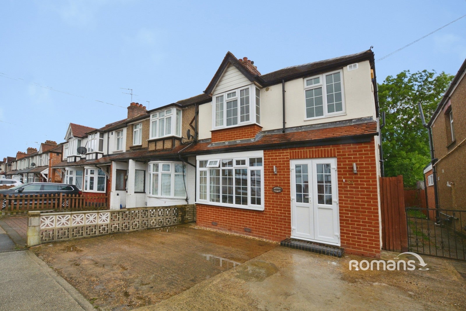 House Parkfield Avenue in London