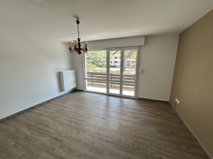 Flat Rue du Bois le Prêtre in Maidières
