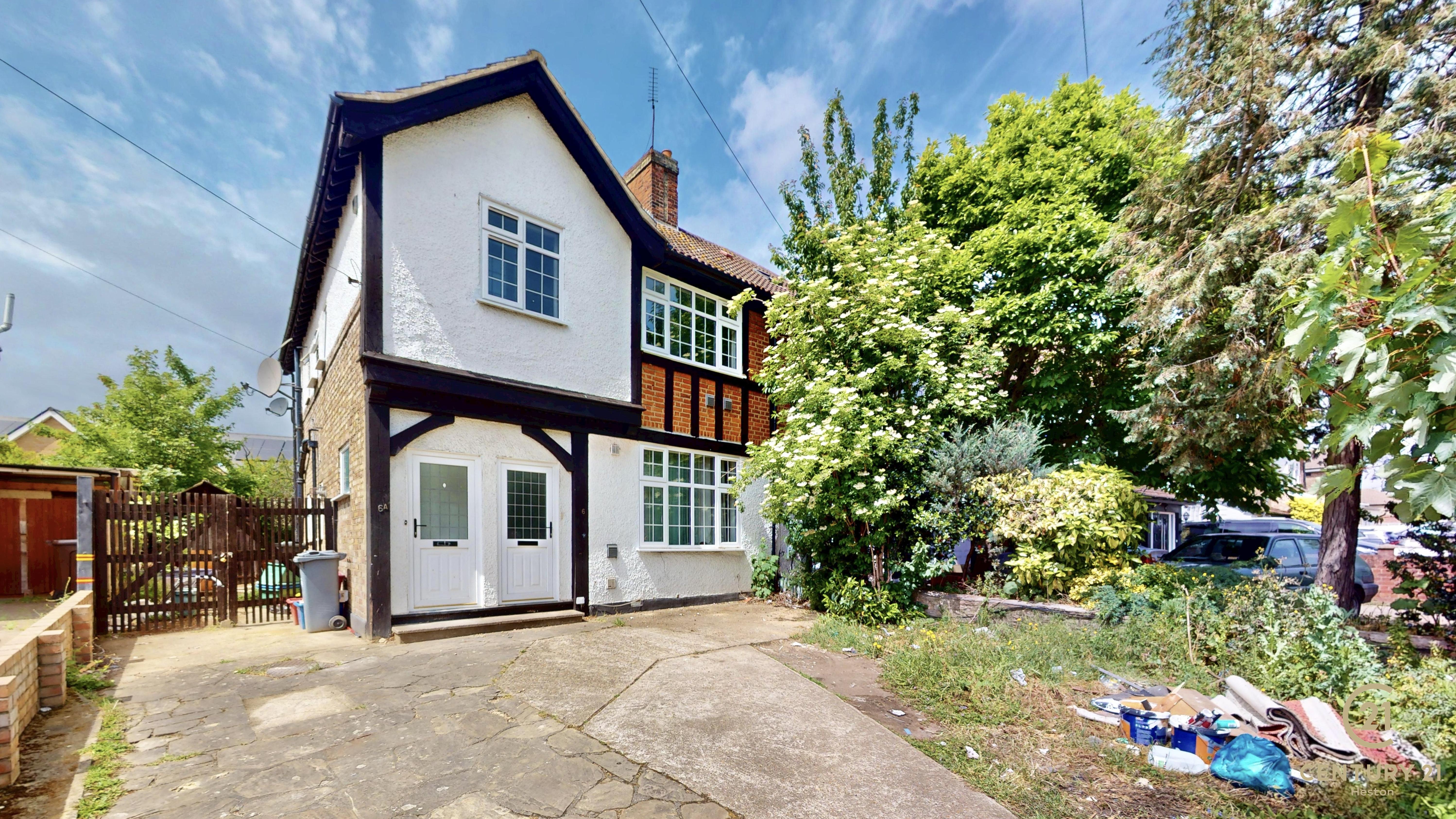 House Upper Sutton Lane in Greater London