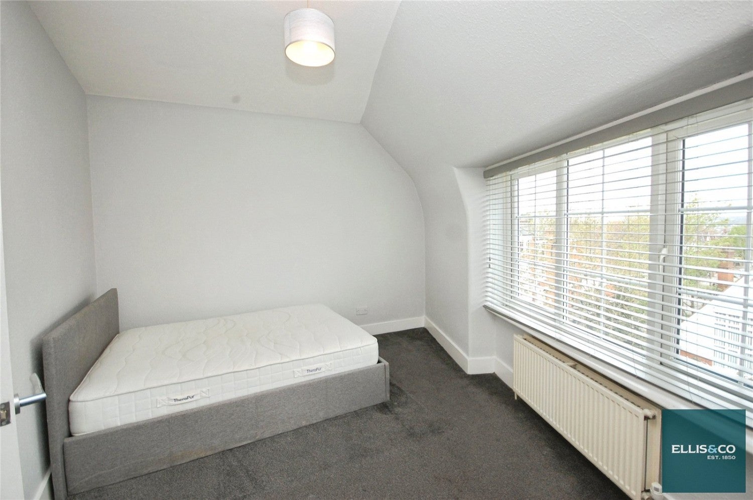 Flat Regent's Park Road in Greater London