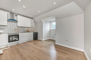 Flat Peckham High Street in Greater London