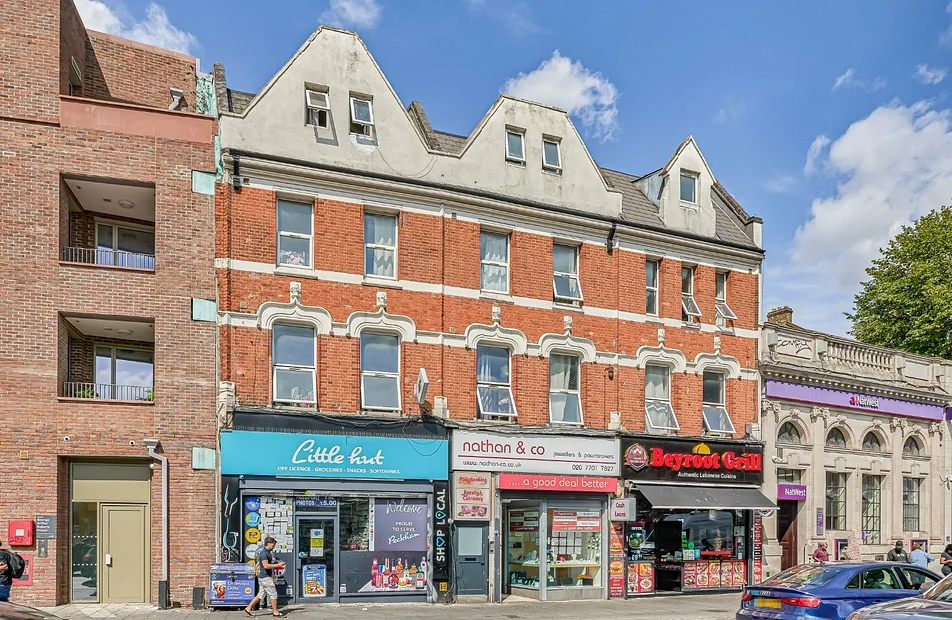 Flat Peckham High Street in Greater London