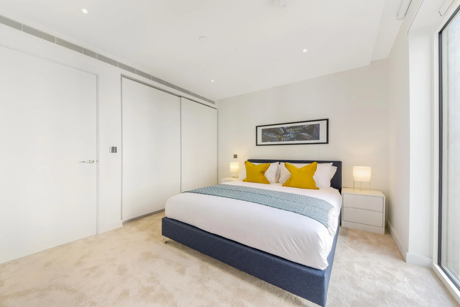 Flat Macfarlane Road in Greater London