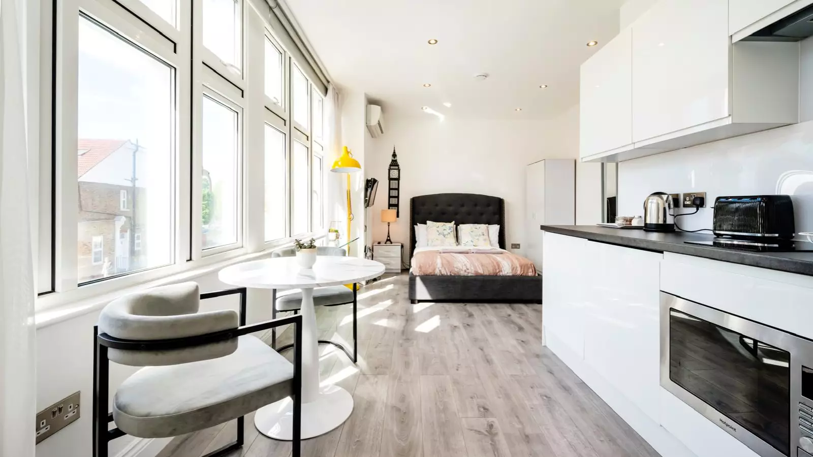 Flat Southfield Road in Greater London