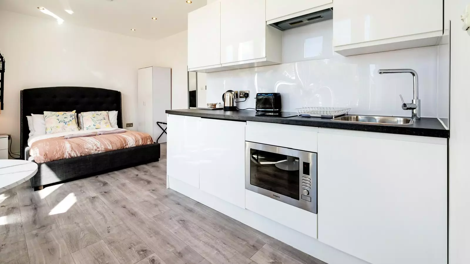 Flat Southfield Road in Greater London