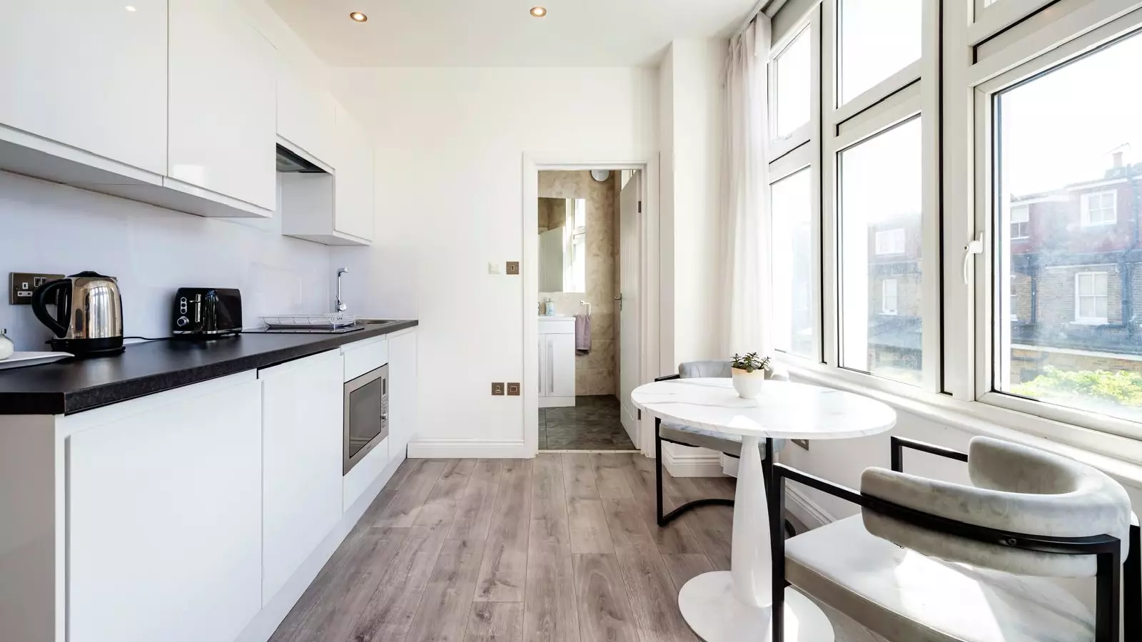 Flat Southfield Road in Greater London