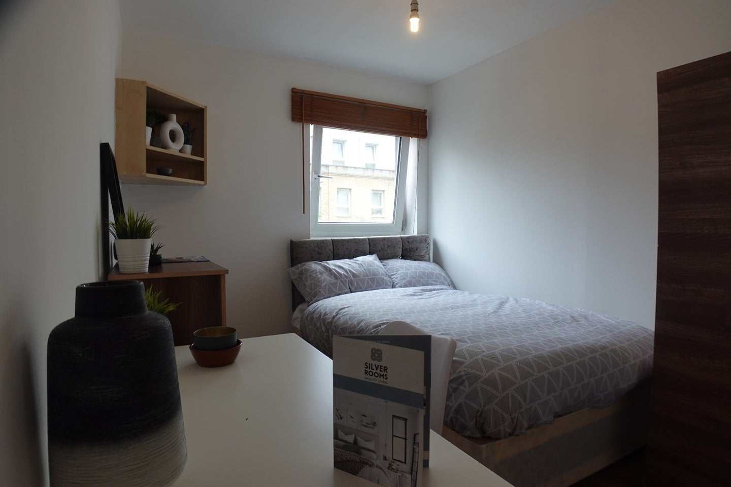 Room Westferry Road in Greater London