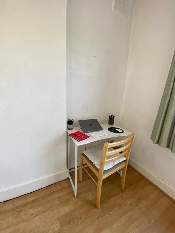 Room Hermon Hill in Greater London
