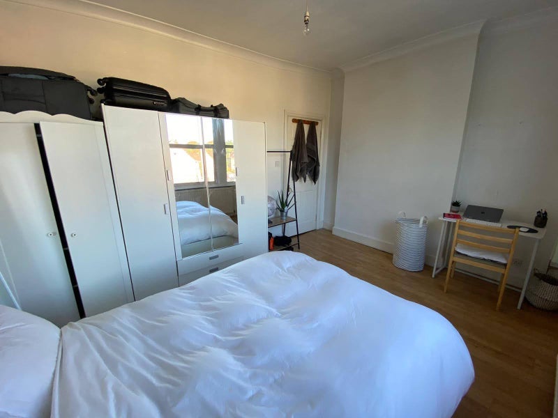 Room Hermon Hill in Greater London