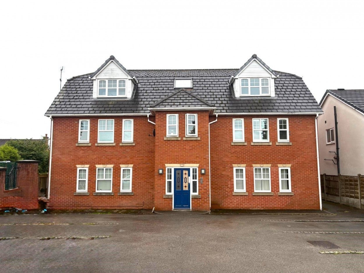 Flat Golborne Road in Ashton-in-Makerfield