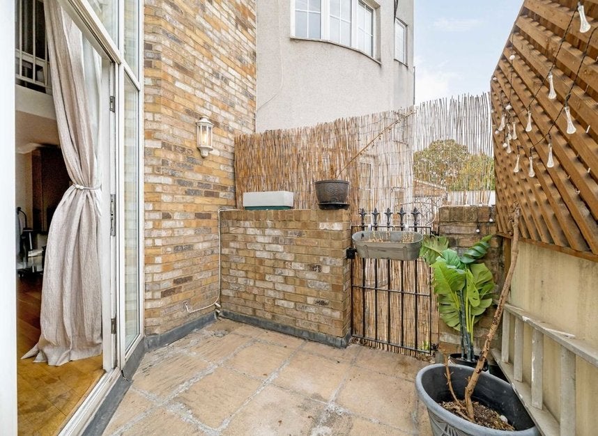 Flat Gunter Grove in Greater London